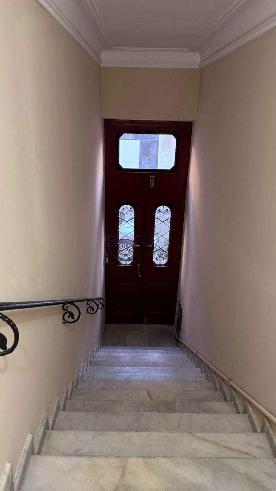 900