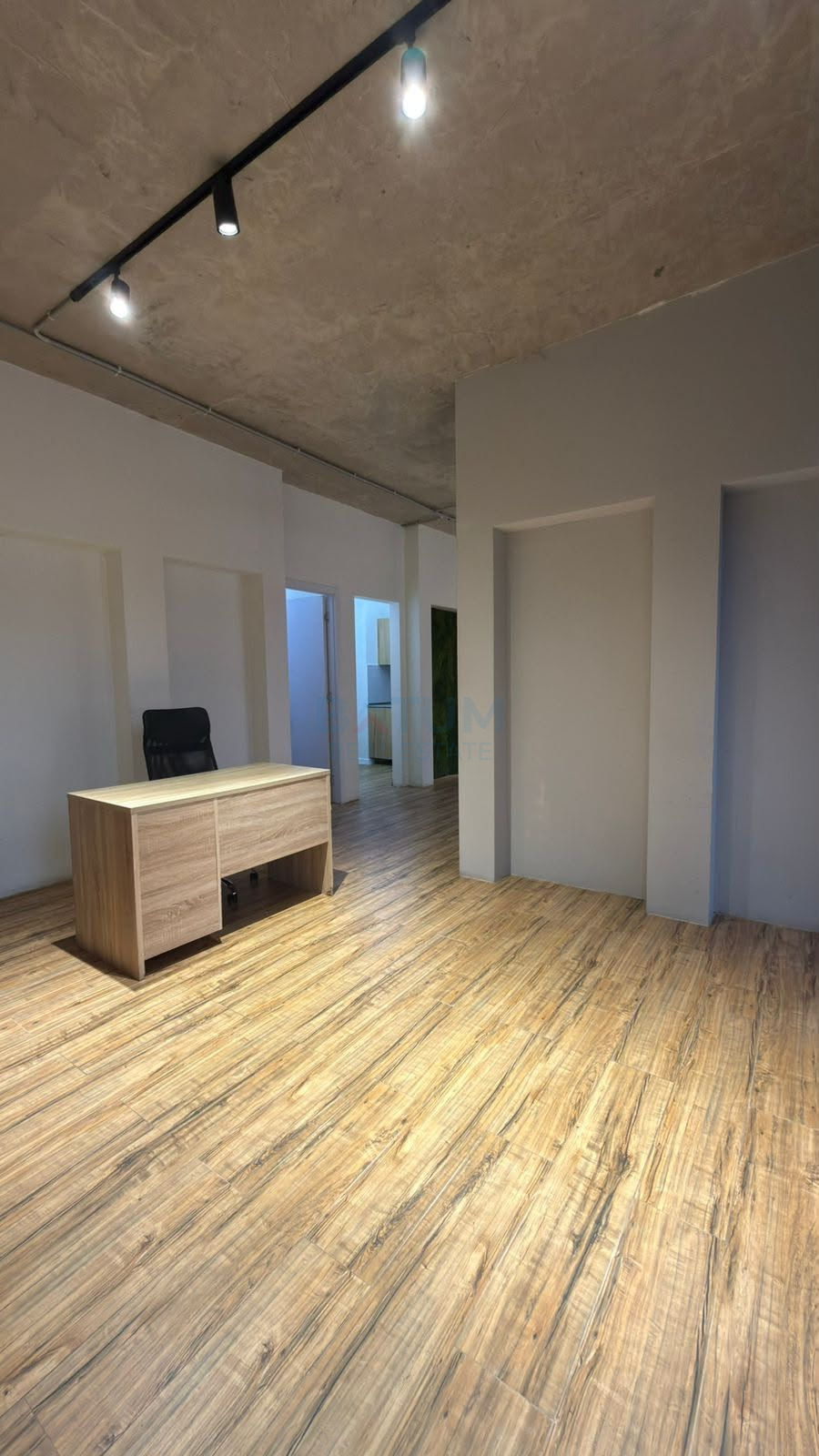 900