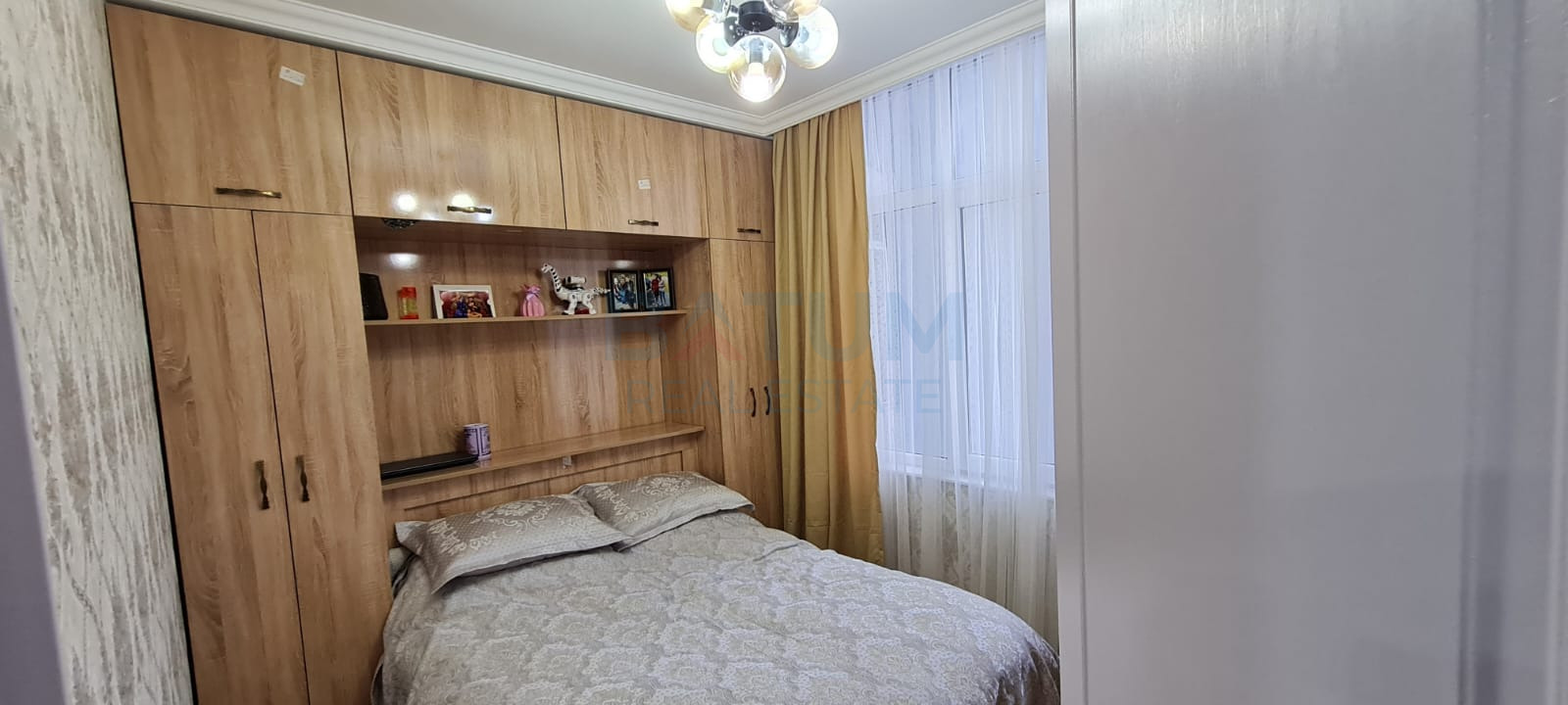 1600