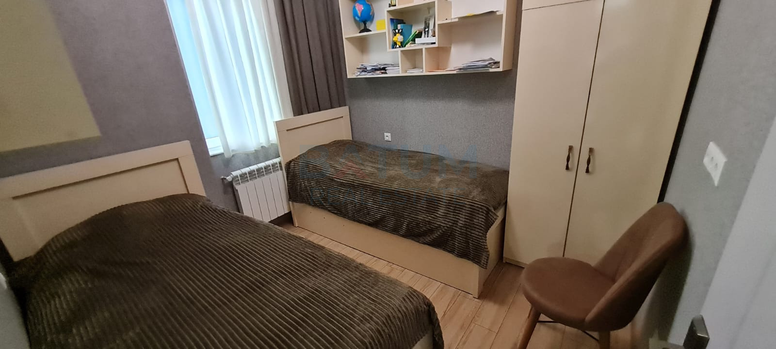 1600