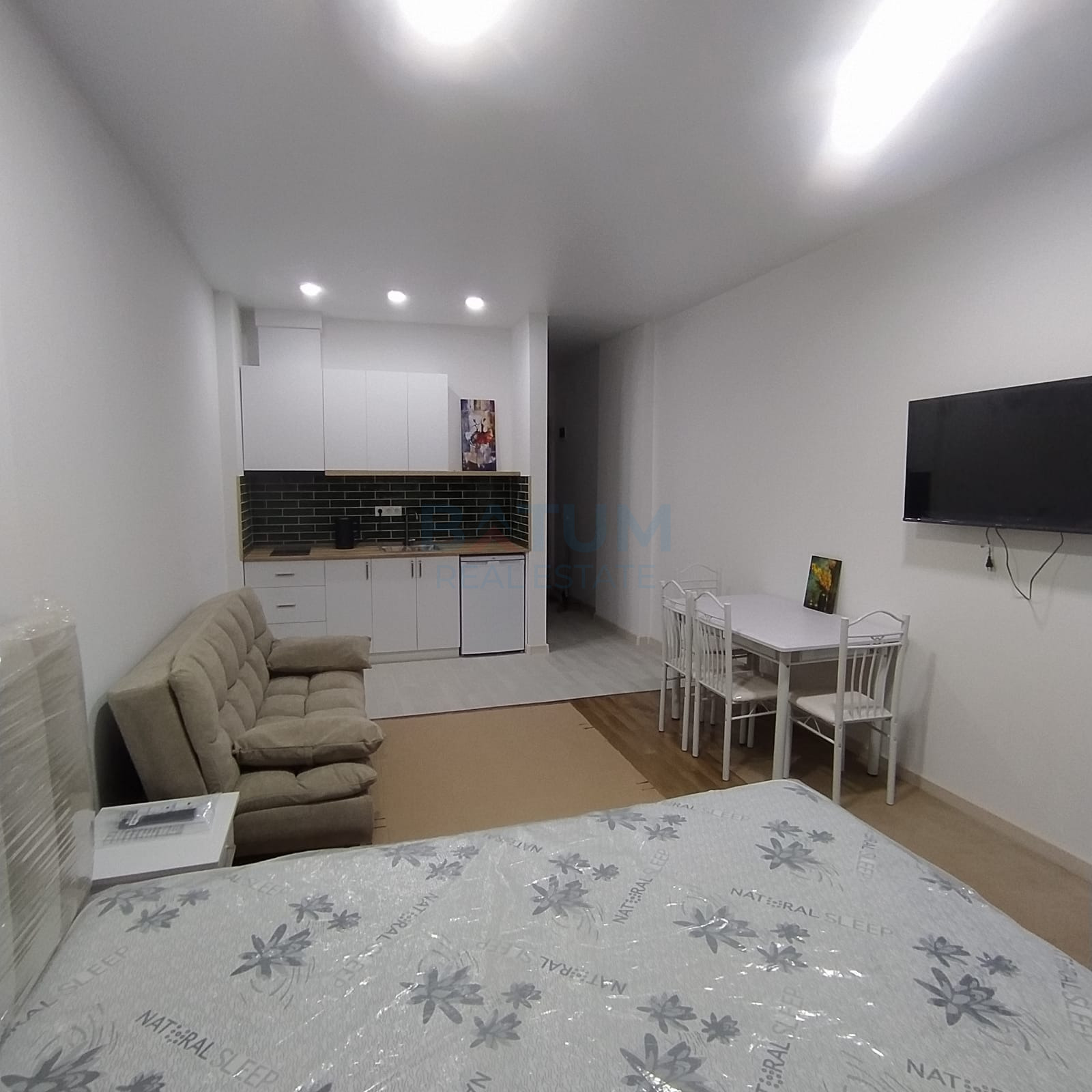 1600